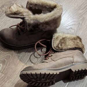 Women's Brown Fur-Lined Boots